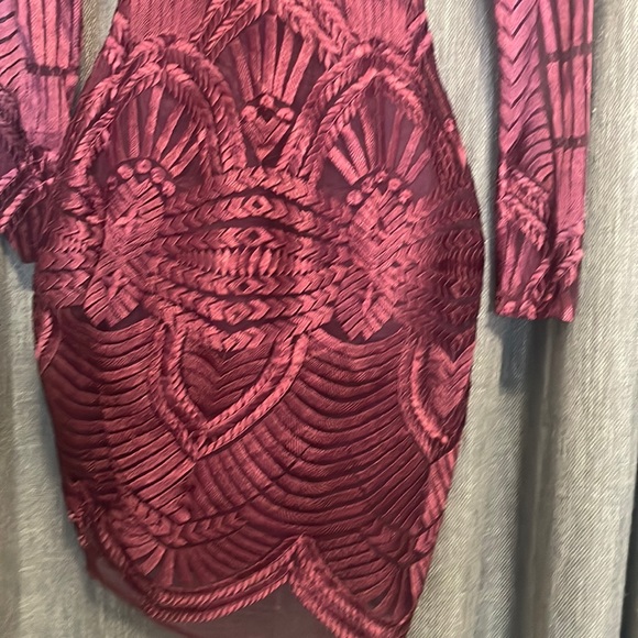 Lavish Alice lace long sleeved purple in color - Picture 4 of 14